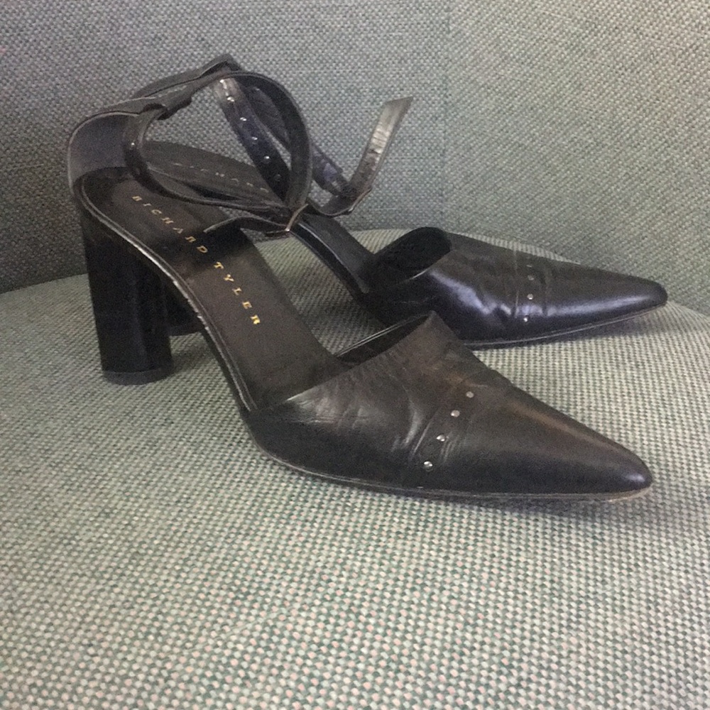 Richard Tyler Black Pointed Heels Sz 7 Vintage